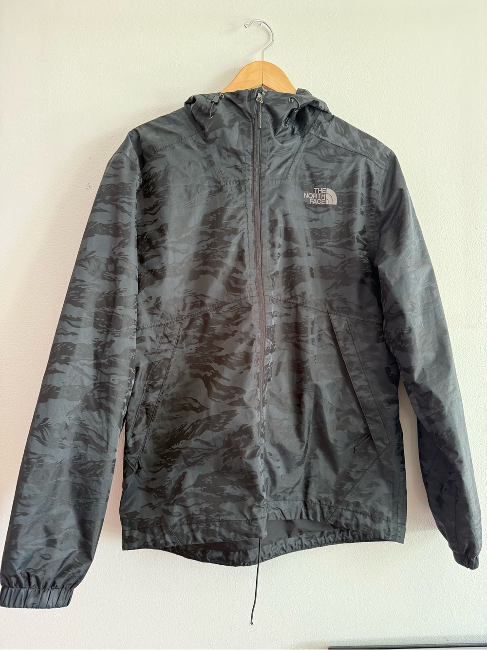 The North Face Men's Black & Charcoal Camo Hooded Windbreaker
